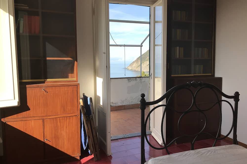 Ganze Wohnung, Ein großes Haus mit Blick auf das Meer und umgeben von Wäldern in Anzo-Setta, Framura