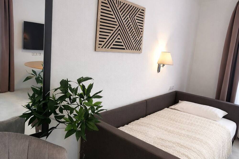 Ganze Wohnung, Studio mit Küchenzeile neu renoviert in Sindelfingen, Landkreis Böblingen