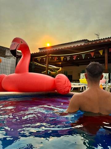 Casa de vacaciones para 9 personas, con piscina además de jardín y vistas, Se admiten mascotas en Sierra de Montánchez