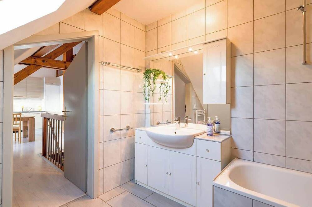 Ganze Wohnung, Thun Center Apartment | Close to Lake and Shops in Thun, Thunersee