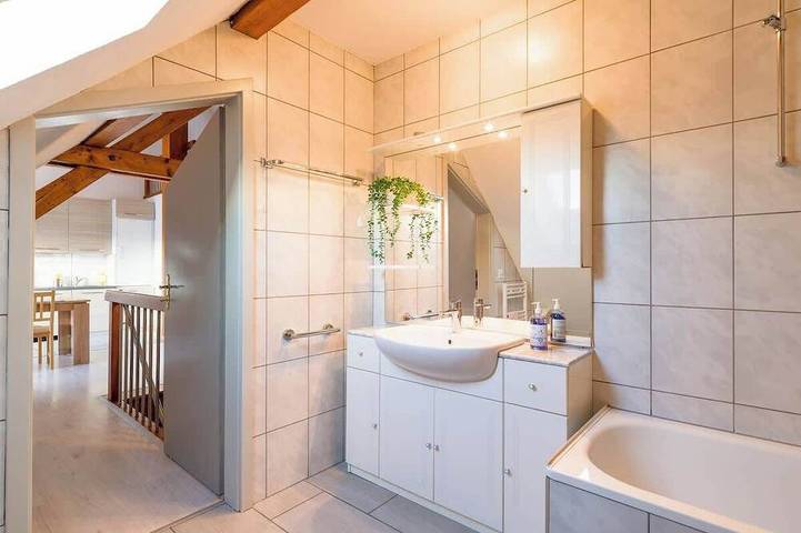 Ganze Wohnung, Thun Center Apartment | Close to Lake and Shops in Thun, Thunersee