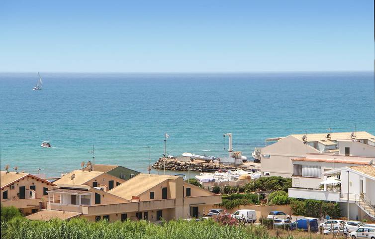 Appartement de vacances entier, Appartement vue mer avec parking, terrasse et climatisation à 2 km de la plage de Marina di Ragusa in Ragusa, Province de Ragusa