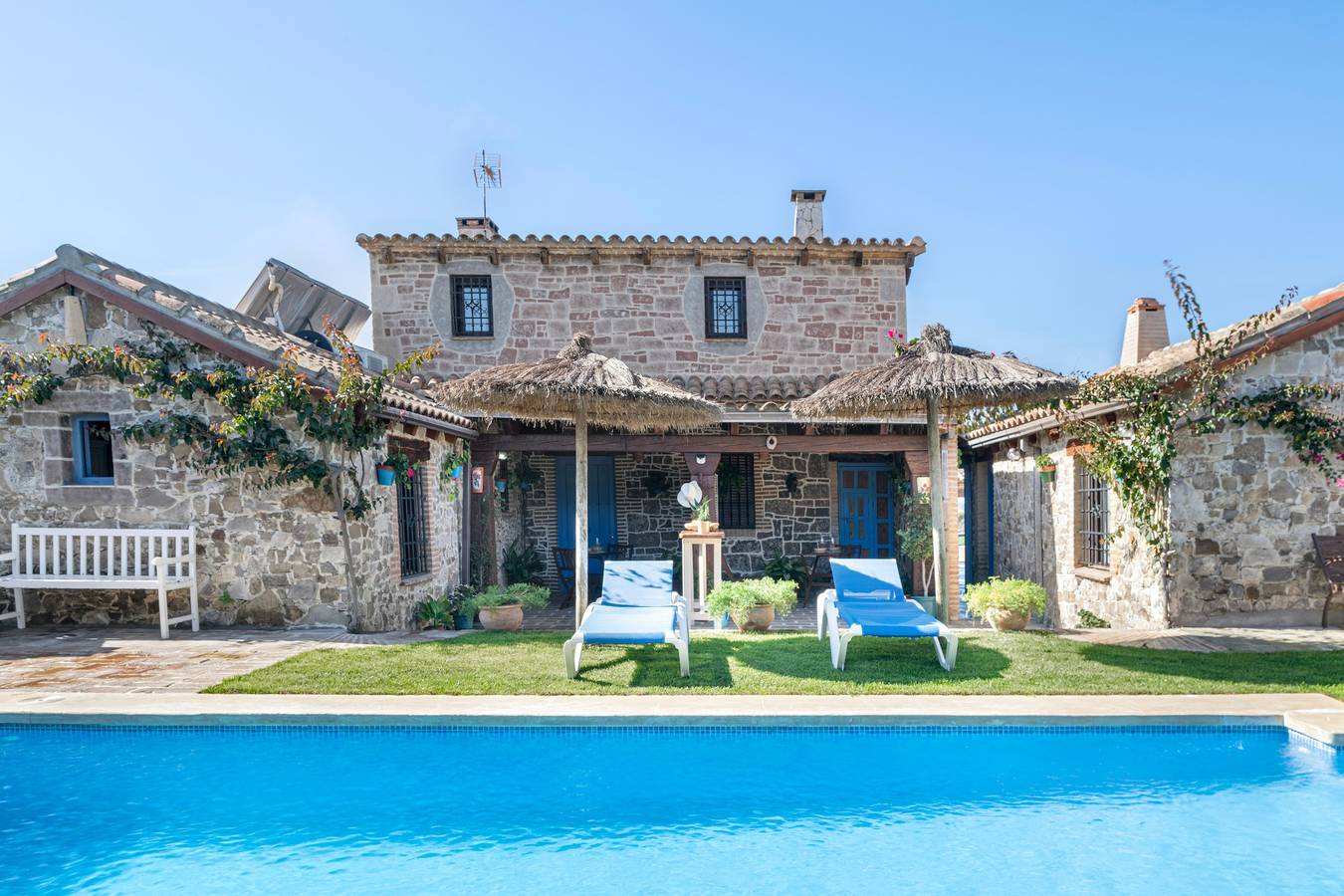 Holiday Home 'Laura' with Shared Pool, Wi-Fi and Air Conditioning in Conil de la Frontera, Costa de la Luz