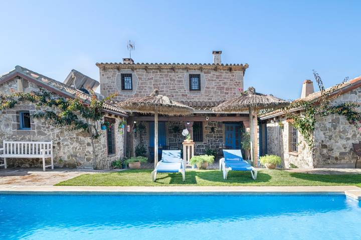 Holiday Home 'Laura' with Shared Pool, Wi-Fi and Air Conditioning in Conil de la Frontera, Costa de la Luz
