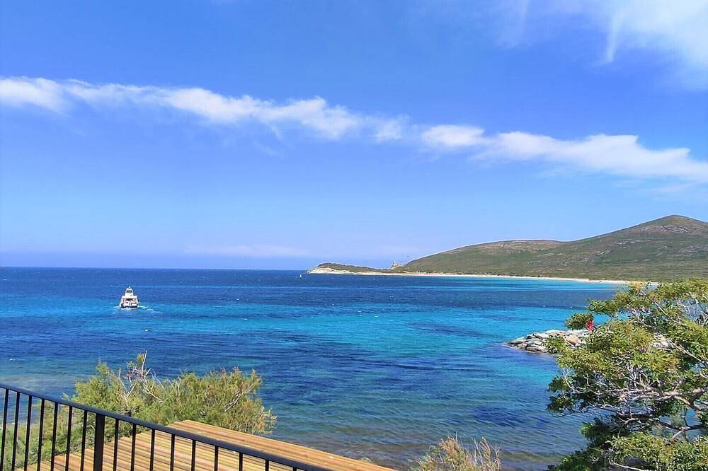 Appartement entier, Bellagiraglia, Location les Pieds Dans L'eau à Barcaggio in Barcaggio, Ersa