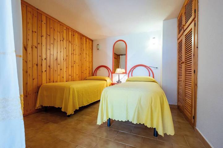 Casa Oleandro mit Garten, 100 mt von Strand entfernt, internet Wifi in Porto Taverna, Loiri Porto San Paolo