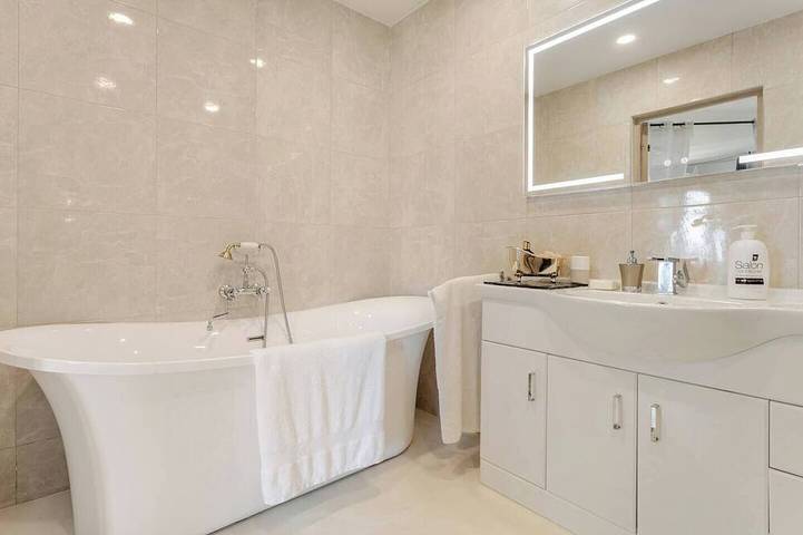 Château pour 8 personnes, avec piscine et jacuzzi en Provence-Alpes-Côte d'Azur - 3