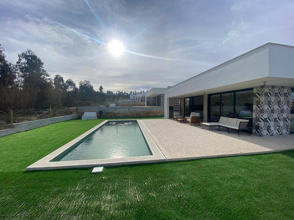 Single-story villa with private pool in Salir do Porto in Salir do Porto, Tornada e Salir do Porto