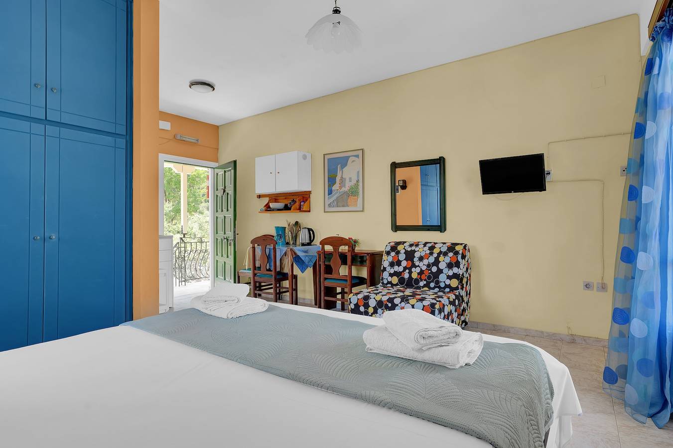 Studio entier, Studio 'Veronis 5' avec vue sur la mer, piscine partagée et Wi-Fi. in Vathy, Ithaque