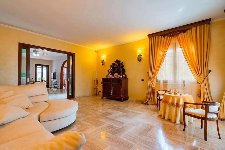 Ferienhaus für 6 Personen, mit Balkon und Whirlpool sowie Garten