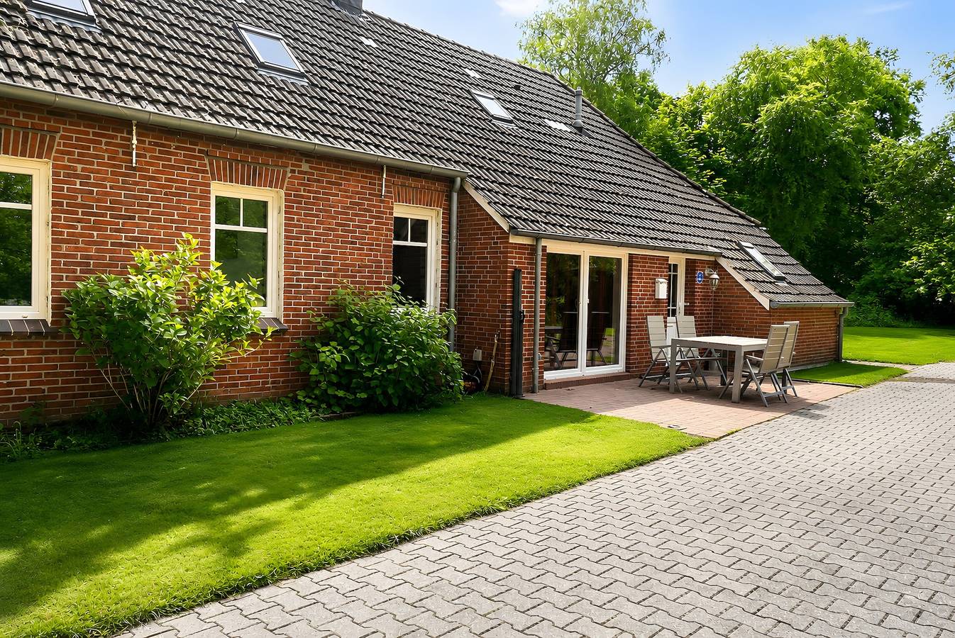 Holiday Home 'Linden' with Shared Garden and Wi-Fi in Hage, Norden og omegn
