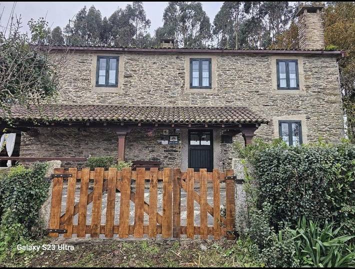 Casa rural para 3 personas, con piscina y balcón además de jardín y vistas en Arzúa