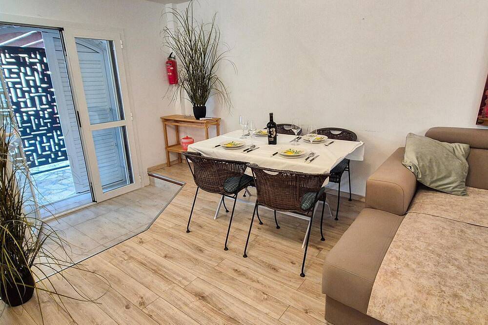 Ganze Wohnung, Pet friendly apartment in Zaboric with Wifi in Žaborić, Šibenik-Knin