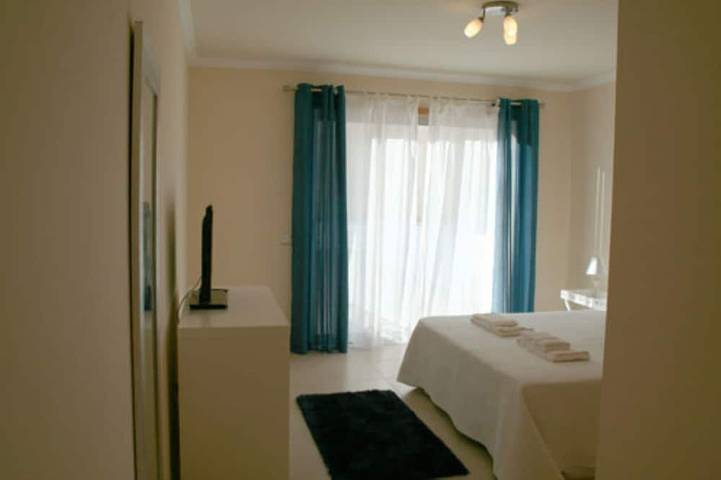 Ganze Wohnung, Luxuriöses Apartment am Strand mit Pool und herrlichem Meerblick in Praia dos Olhos de Agua, Albufeira e Olhos de Água
