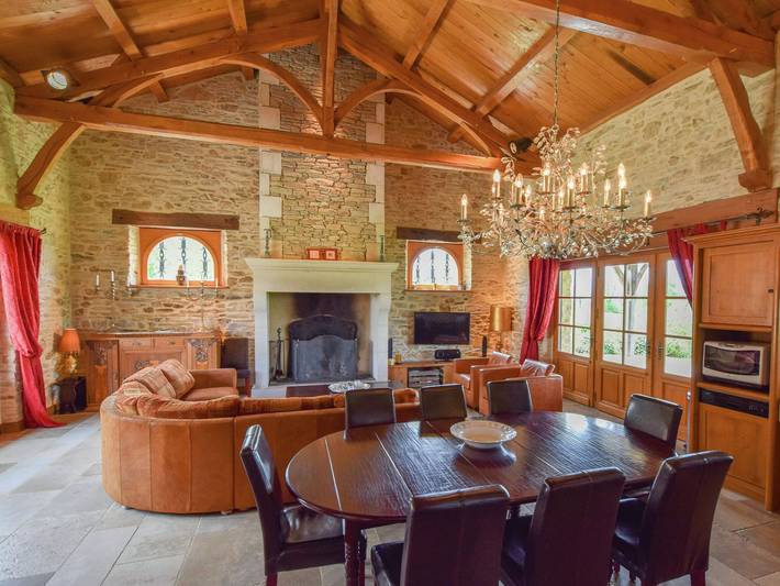 Location de vacances pour 12 personnes, avec piscine et jardin, animaux acceptés à Saint-Médard-d'Excideuil - 3