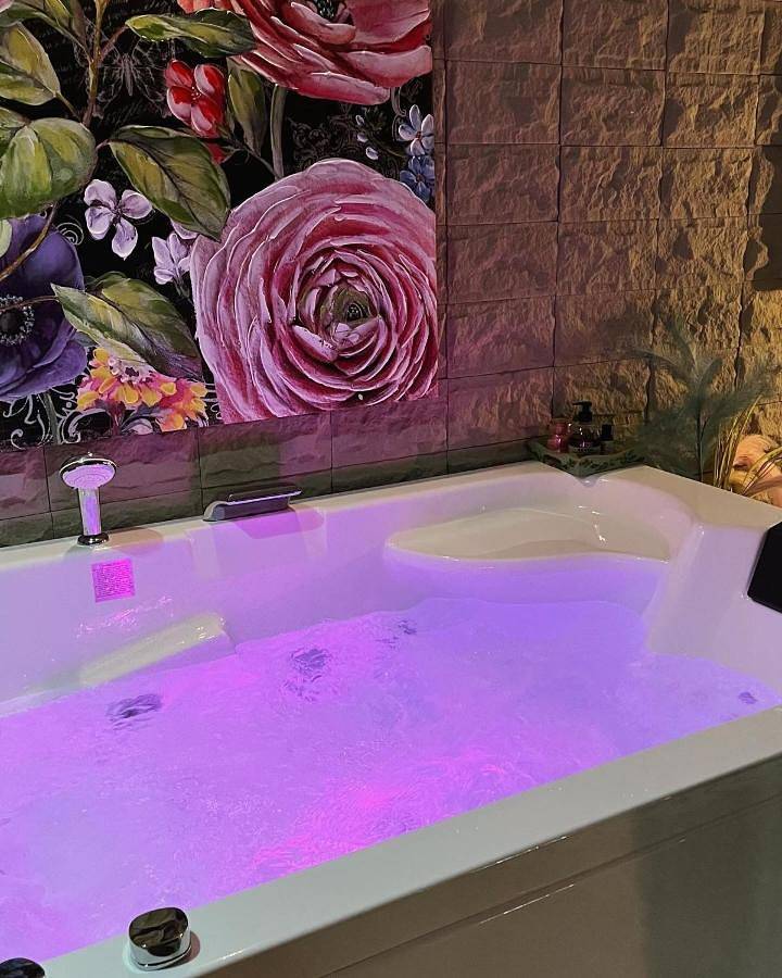 La Cachette Romantique Du Jardin in Barjols, Région de Brignoles