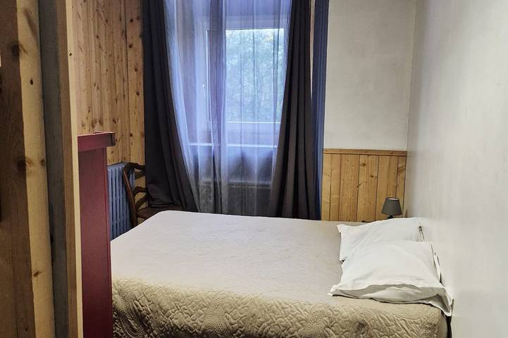 Gîte pour 3 personnes, avec jardin et terrasse à Camlez
