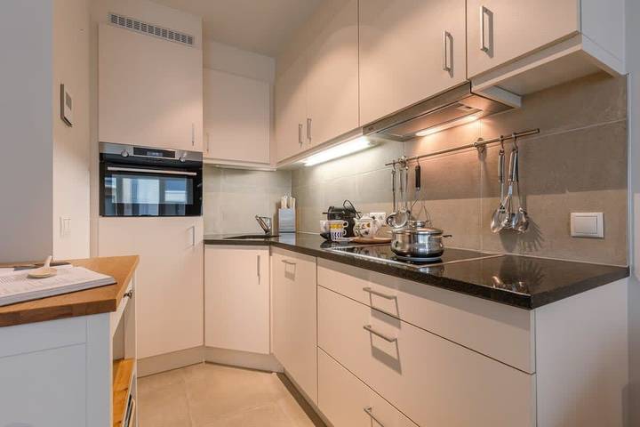 Apartamento entero, Beachfront Apt 50m from Zeedijk w/ Ocean Views in Duinbergen, Knokke-Heist