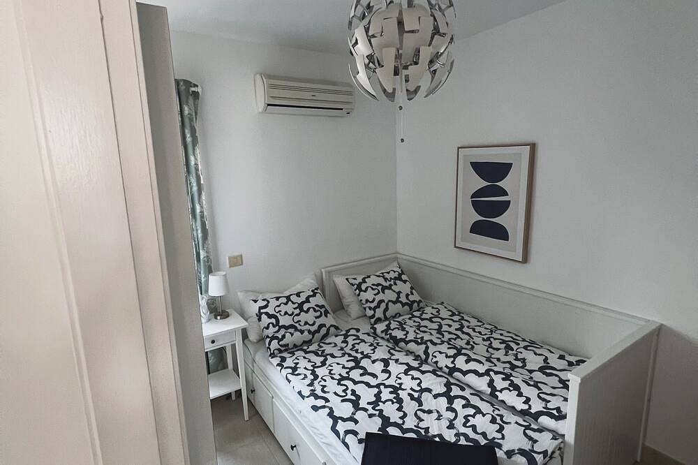 Holiday home at the harbour of Puerto Calero with roof terrace, garden and pool in Puerto Calero, Yaiza