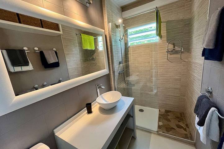 Gîte pour 4 personnes, avec piscine dans Marina du Marin - 4