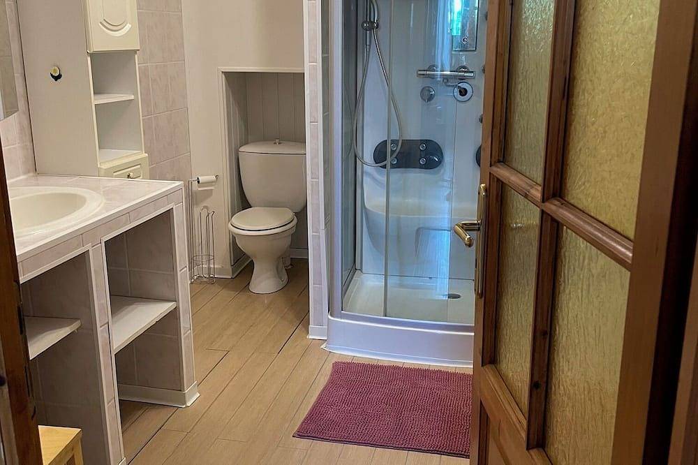 Ganze Wohnung, In the heart of St Florent apartment le Colombier with small courtyard 10 mn from in Saint-Florent-sur-Cher, Bourges und Umgebung