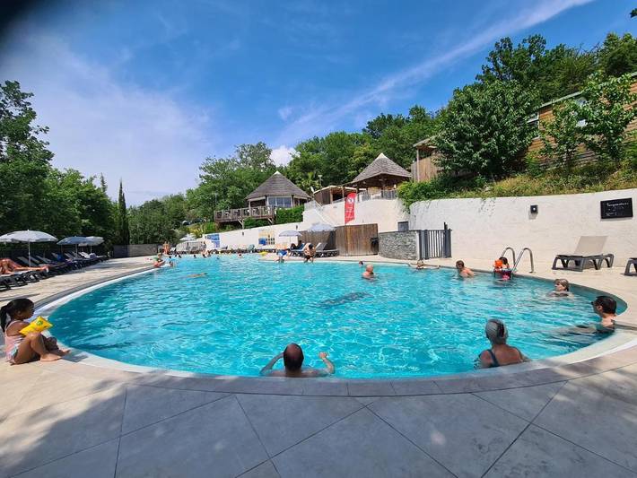 Camping pour 6 personnes, avec Balcon et Terrasse ainsi que Jardin et Piscine