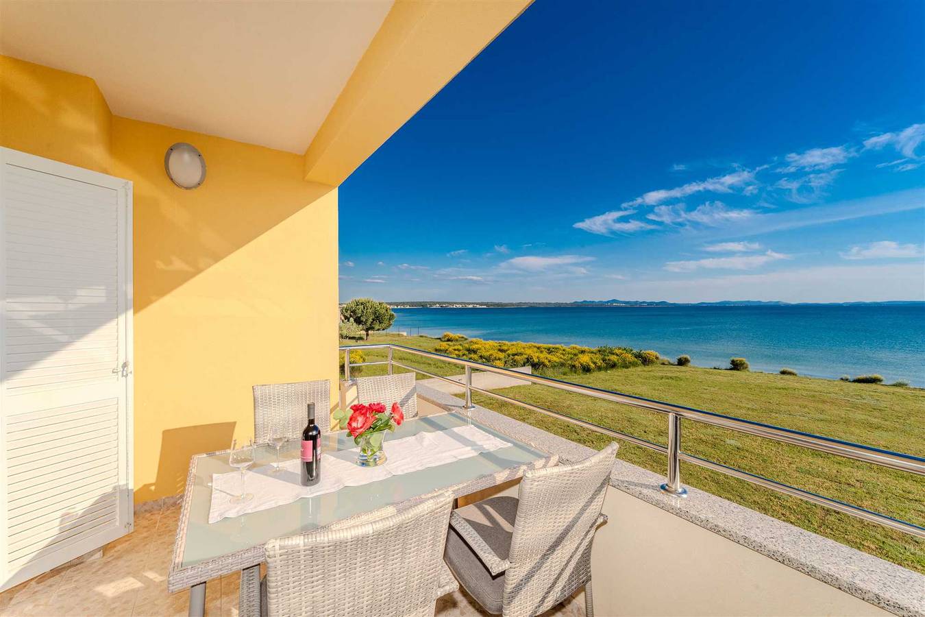 Cijeli apartman, For 2-4 persons | 20 m from the beach | quiet location in Nin, Zadarska županija
