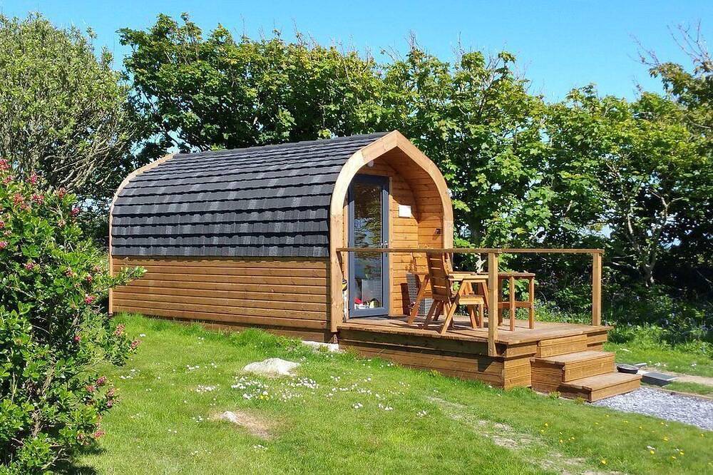 Coastal Retreat Pod with Bathroom in Isle of Anglesey