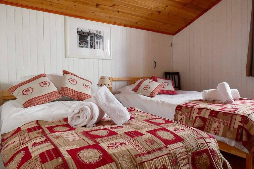 Chalet Falcon - Spacious Chalet with Hot Tub in Argentière, Chamonix-Mont-Blanc