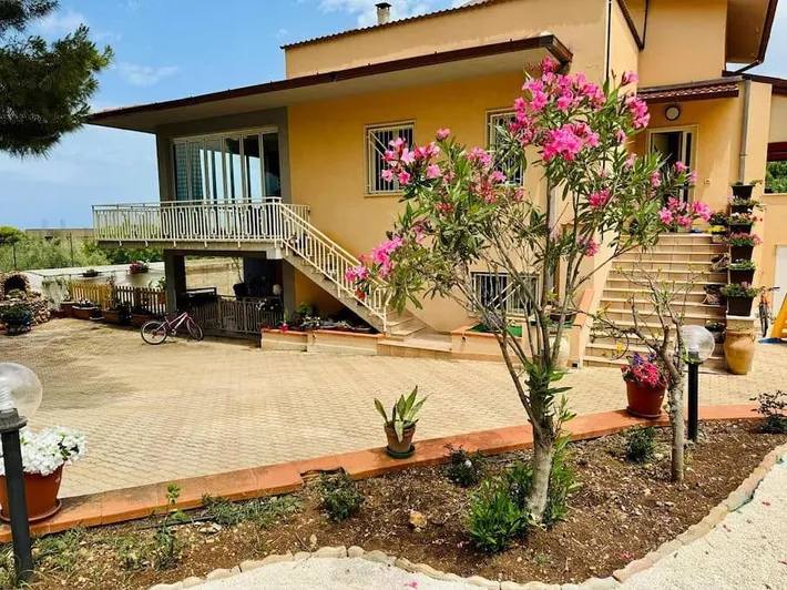 Casa de vacaciones para 8 personas, con jardín además de vistas y piscina - 1