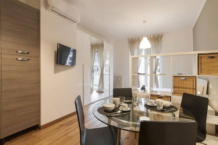Holiday rental for 2 people, with balcony in Milan