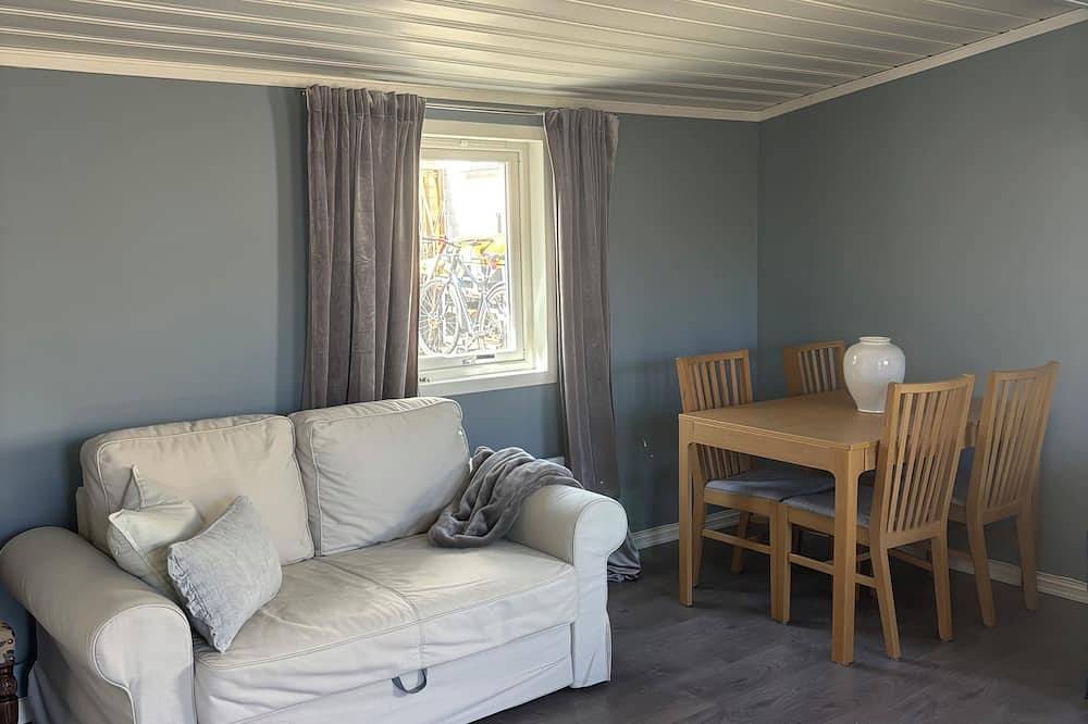 Ganze Wohnung, Charming carriage house with axes to heated pool in Råde