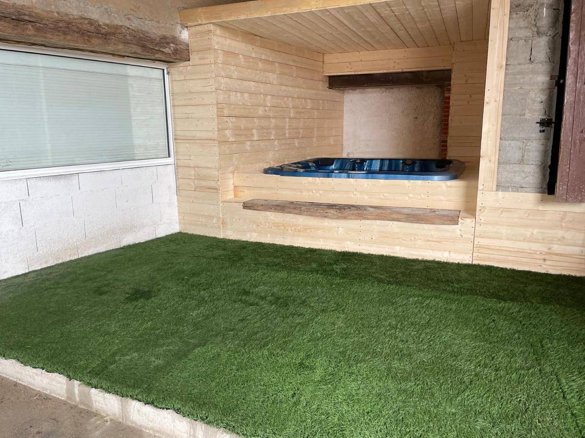 Gîte chez Garel 15 personnes avec spa in Saint-Martin-Lestra, Montbrison