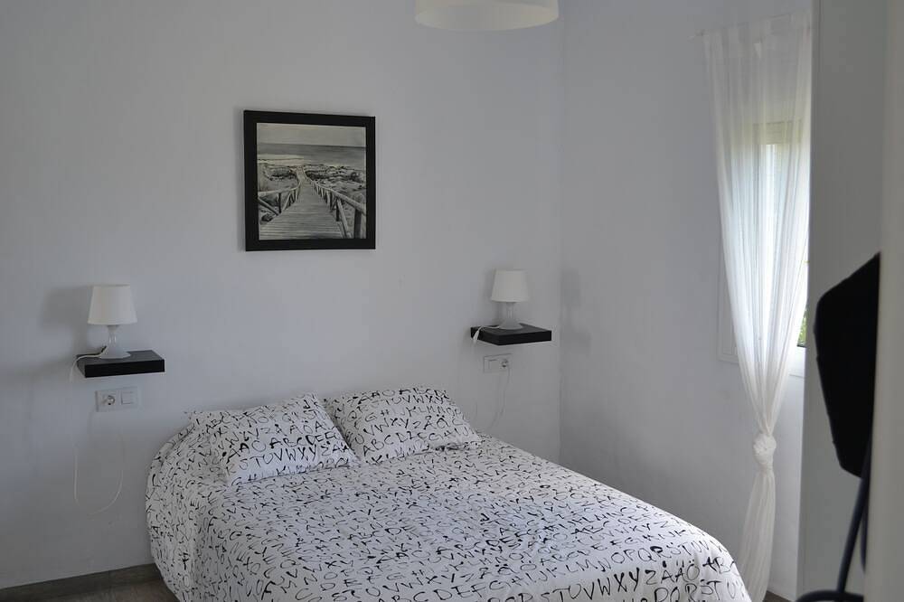 Villa in Los Caños de Meca of 1000m2 plot next to the field and the beach. in Los Caños de Meca, Barbate