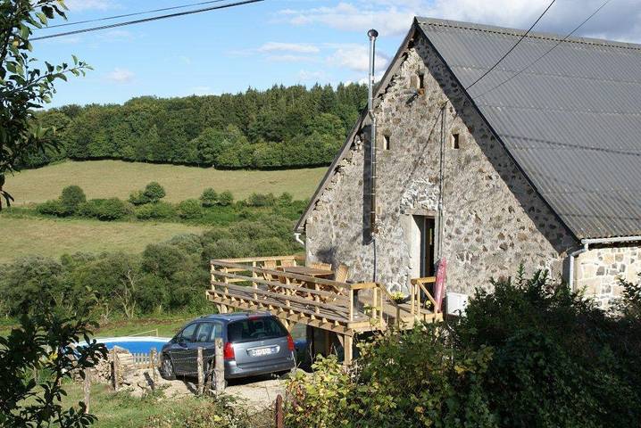 Gîte pour 8 personnes, avec piscine, animaux acceptés à Bassignac-le-Haut