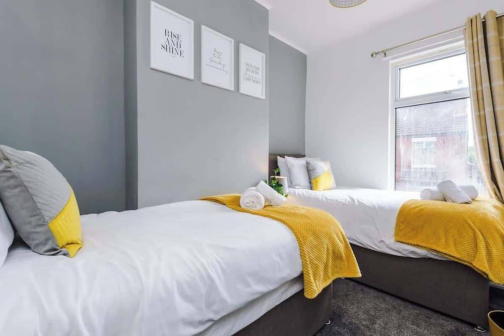 Ganze Wohnung, Perfect for business & large groups, sleeps 8! in Crewe, Cheshire East