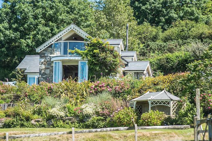 Holiday rental for 4 people, with garden and hot tub in Nefyn