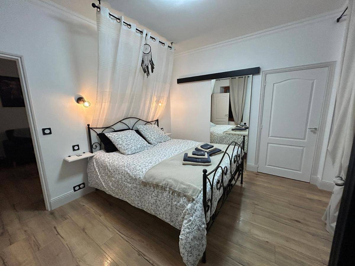 Appartement entier, Maison d'hôtes et gîte - Les 4 saisons de Manon in Tourtoirac, Périgord Blanc