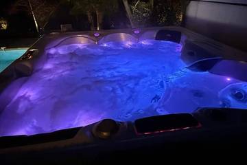 Location de vacances pour 6 personnes, avec jacuzzi et jardin dans Calanque de Cap Rousset