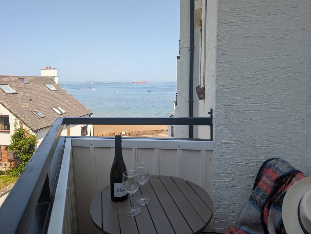 Entire apartment, 19 Seaview Bay-Isle of Wight in Nettlestone and Seaview, Isle of Wight