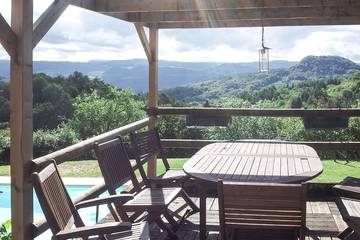 Gîte pour 6 personnes, avec jardin à Champagnac
