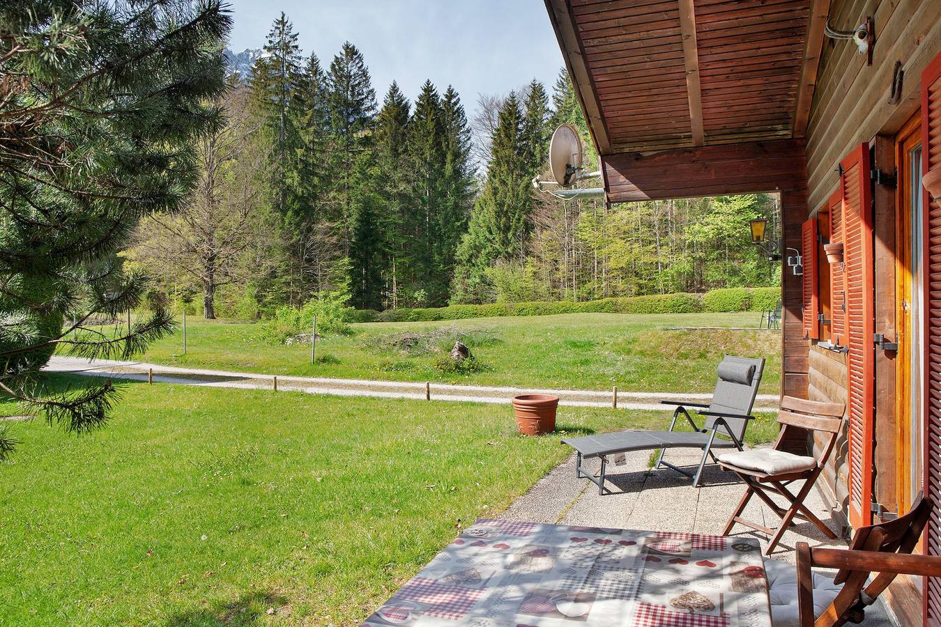 Ferienhaus 'Grashäusl' mit Bergblick und privater Terrasse in Grainau, Eibsee