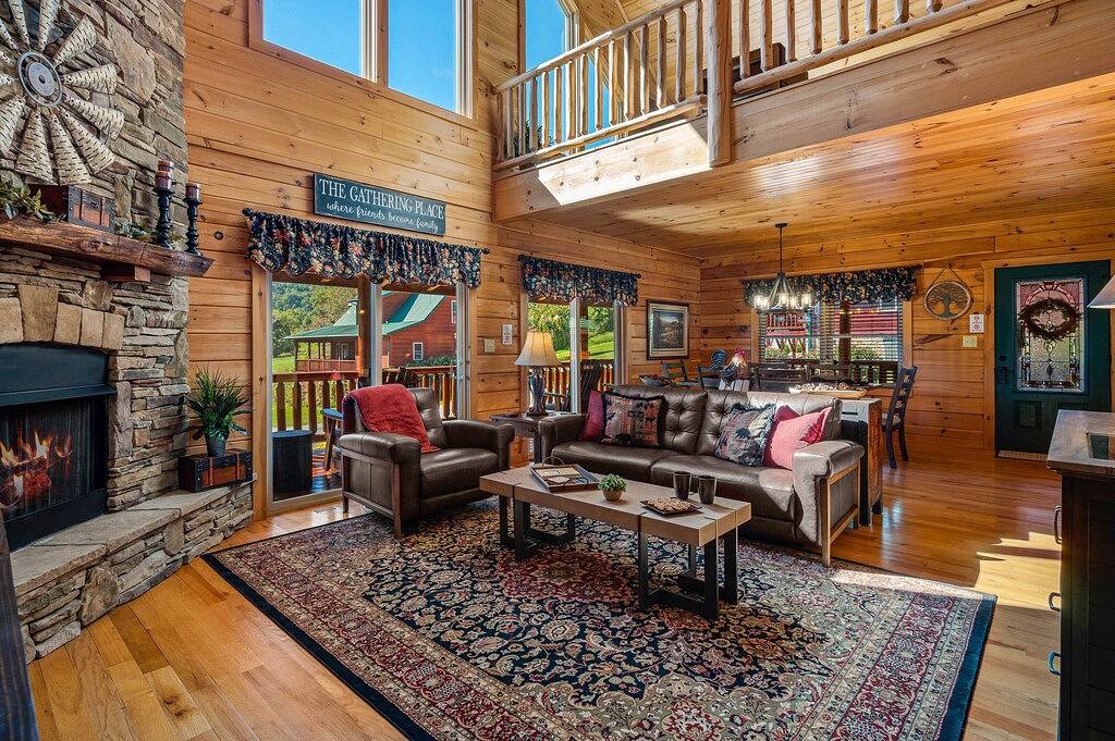 Chestnut Lodge ~ Spring Fun by Willow Tree Cabins in Blue Ridge Parkway, Maggie Valley