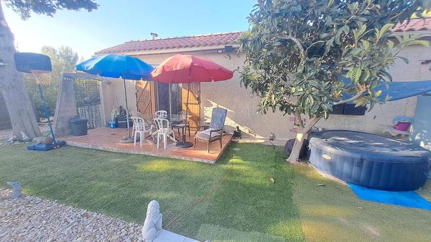 Ferienhaus für 4 Personen, mit Terrasse und Garten sowie Pool und Ausblick
