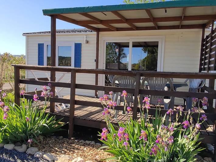 Camping pour 4 personnes, avec terrasse et piscine dans le Gard