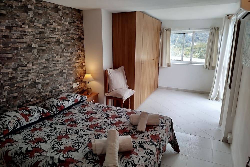 Apartamento entero, Casa de invitados independiente para familias que le guste la tranquilidad. in Rio Chillar, Frigiliana