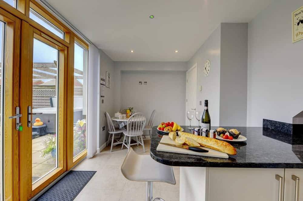 Marston Croft Cottage | Hot Tub | Sleeps 7 |Southam | Inspire Homes in Southam, Warwickshire