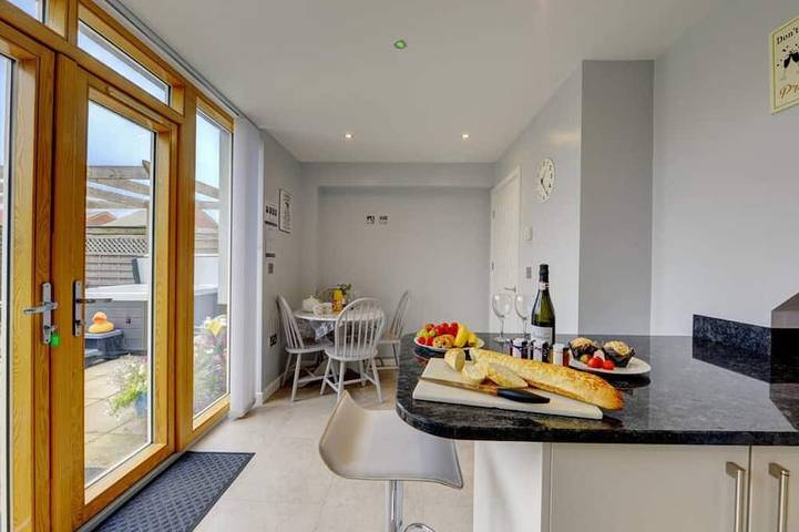 Holiday home for 8 people, with terrace and garden as well as hot tub - 1