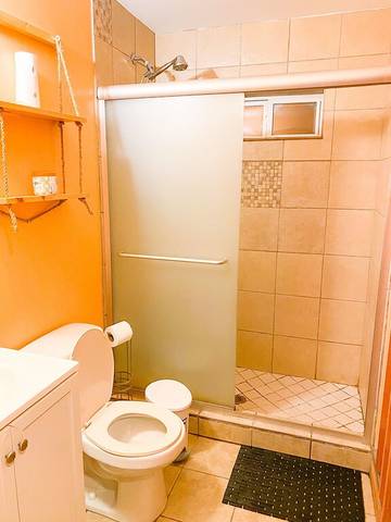 Lake House for 12 Guests in Pocono Mountains, Pennsylvania, Picture 3