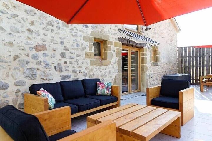 Location de vacances pour 8 personnes, avec Terrasse et Jardin à Noyers-sur-Jabron